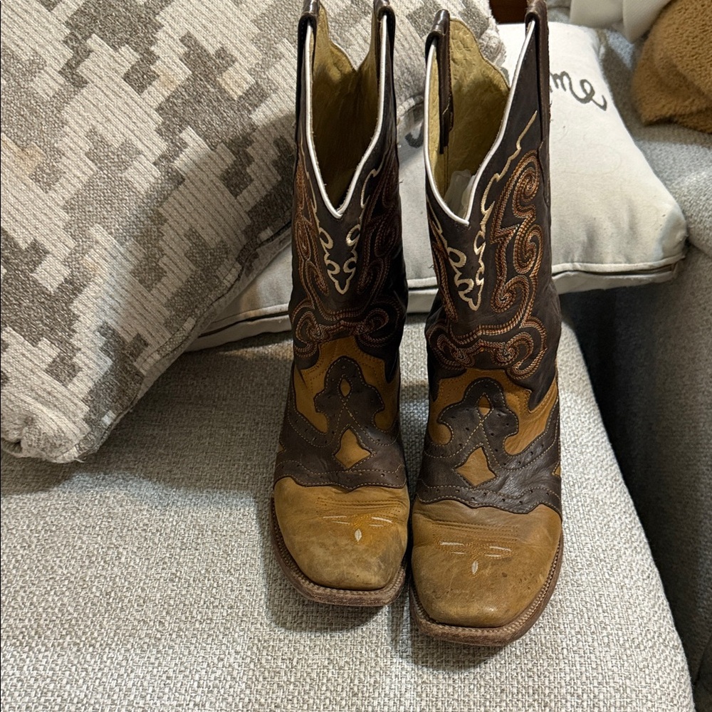 Stylish Two-Tone Heeled Boots